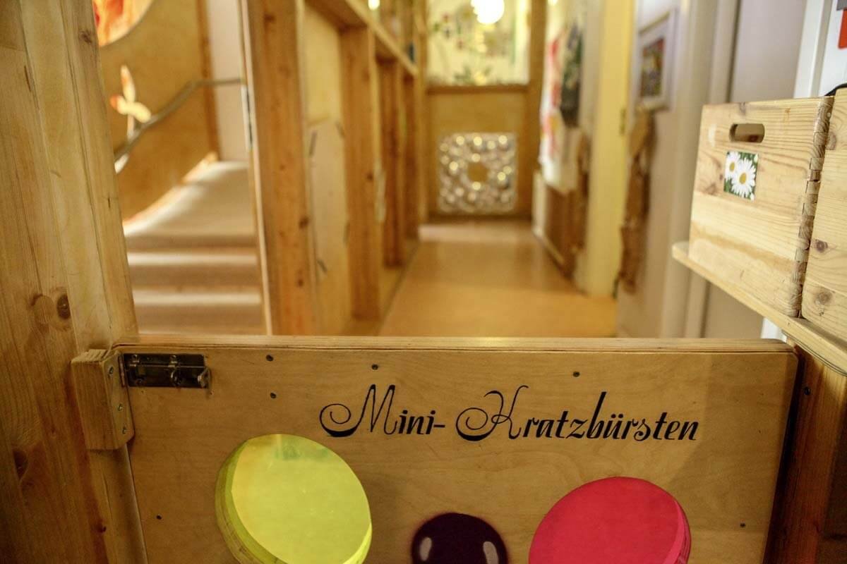 Kita Kratzbürsten, Kinder Garten, Krippe, Ganztag, Kinderbetreuung, Altona, Hamburg Mini-Kratzbürsten Eingang Anmeldung